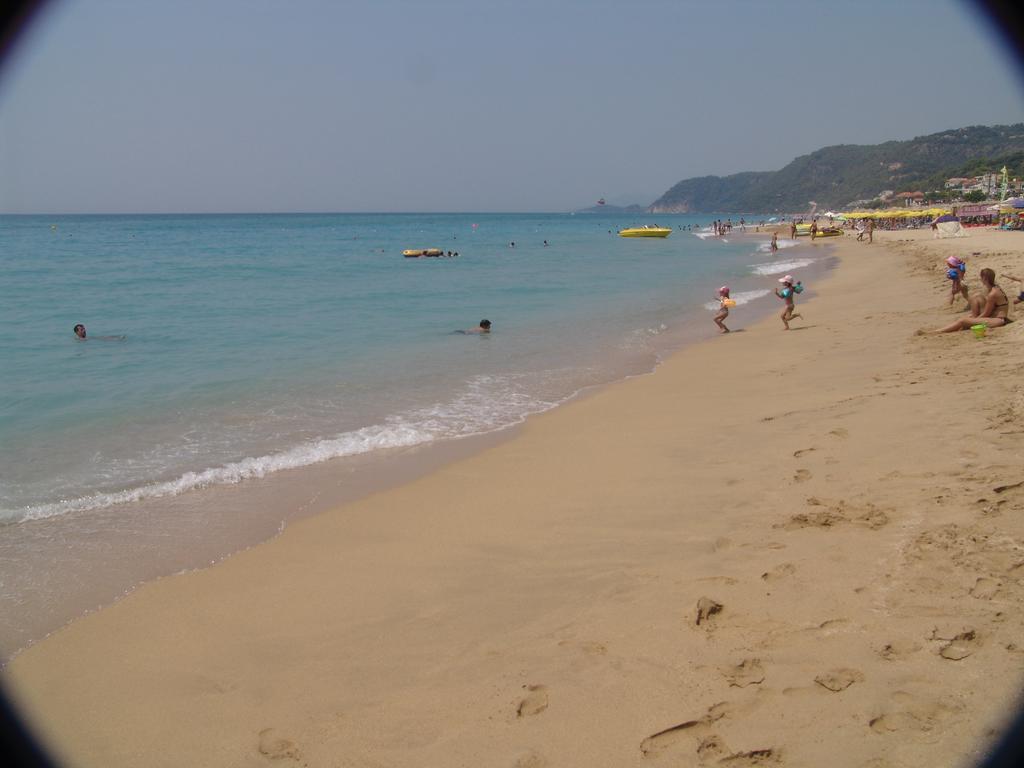 Whitesands Beach Resort Paralia Vrachou Eksteriør bilde